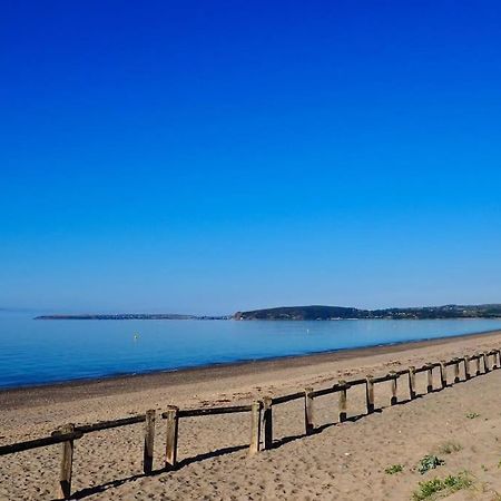 Beach Front Apartment Pwllheli Exterior photo