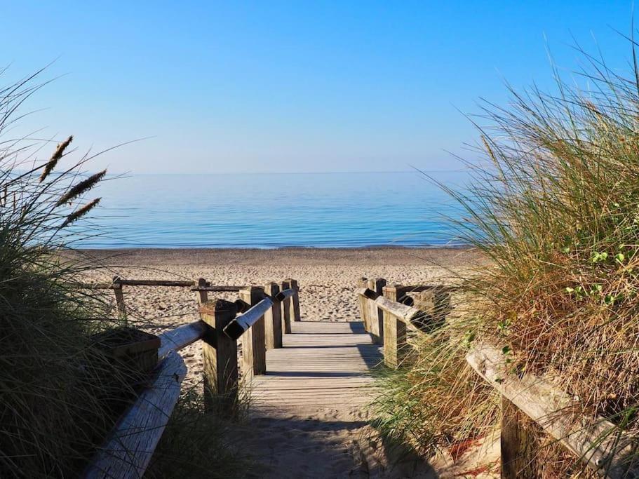 Beach Front Apartment Pwllheli Exterior photo